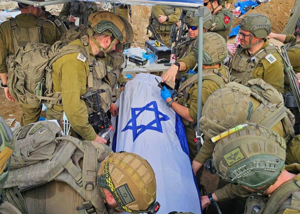 ארונו של החטוף החלל רן גואילי (צילום: רשתות חברתיות, לפי סעיף 27א' לחוק זכויות היוצרים) ארונו של החטוף החלל רן גואילי (צילום: רשתות חברתיות, לפי סעיף 27א' לחוק זכויות היוצרים)