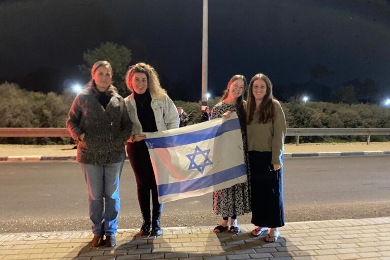 שקד לנדאו, שנייה משמאל (צילום: יהל פרג')