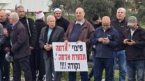 הפגנה בצומת שפרעם נגד הפקעת קרקעות ללא פיצוי בקרקע (צילום: פרג' ח'ניפס)