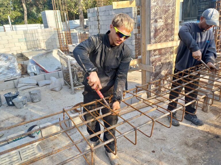 ארטיום סוריץ. "היינו פה בקרבות רק יומיים וחצי, אבל זה נשאר איתך. זו הייתה סיבה גדולה שבחרתי לבוא לבנות מחדש את הבתים פה" (צילום: אמיתי פרץ)