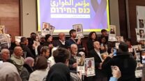 משפחות נרצחים ופעילים חברתיים בכנס החירום נגד האלימות ההפקרה (צילום: יניב שרון)