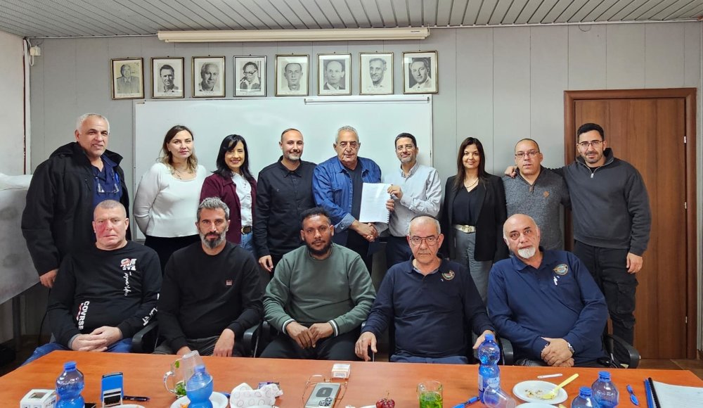 חתימת הסכם קיבוצי ב'טכנולוגיית להבים' (צילום: דוברות ההסתדרות) חתימת הסכם קיבוצי ב'טכנולוגיית להבים' (צילום: דוברות ההסתדרות)