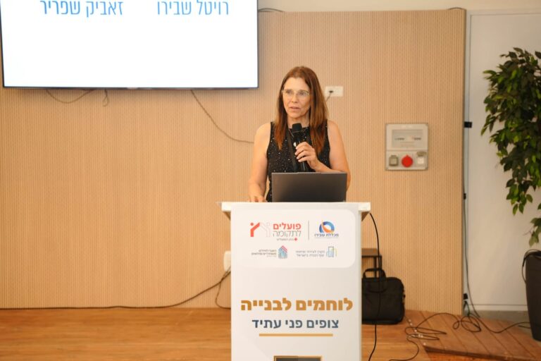 רויטל שבירו. "רק מי שמערבב את הטיח, לא יערבבו אותו" (צילום: דני בן דוד)