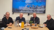 מעמד חתימת ההסכם הקיבוצי (צילום: דוברות ההסתדרות)