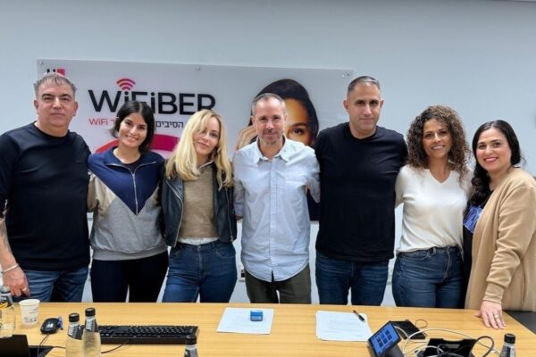 מעמד חתימת ההסכם הקיבוצי (צילום: דוברות ההסתדרות)