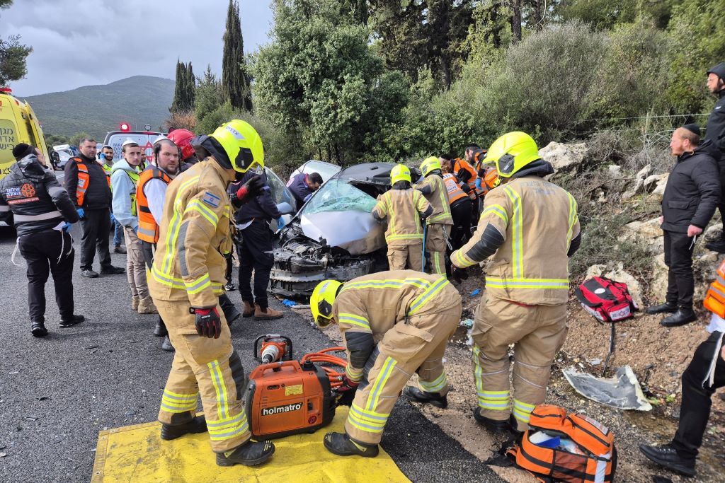 זירת התאונה סמוך לצומת מירון (צילום: יוסי כיתת כוננות מירון/ כב"ה צפון)