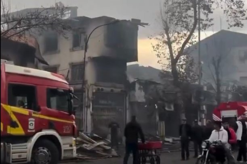 בניין שנפגע בשריפה שהצית המשטר האיראני בעיר ראשת (צילום מסך) בניין שנפגע בשריפה שהצית המשטר האיראני בעיר ראשת (צילום מסך)