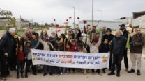 חברי ארגון 'תג מאיר' מבקרים בכפר תראבין (צילום: תג מאיר)