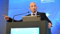 נפתלי בנט בכנס מנהיגות של הסתדרות עובדי המדינה. (צילום: קובי קואנקס)