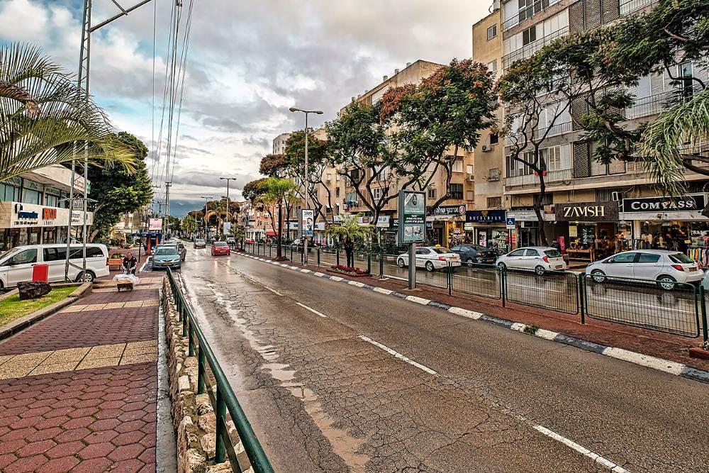 רחוב ויצמן בכפר סבא (צילום ארכיון: ראובן שלומי, פיקיוויקי ישראל)