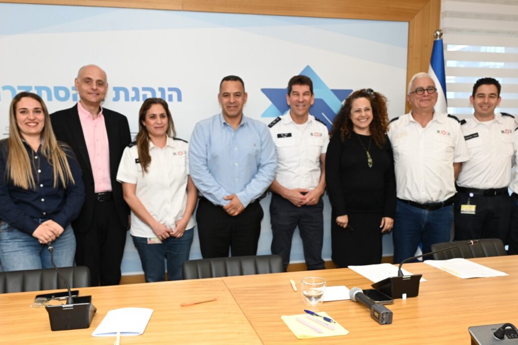מעמד חתימת ההסכם במד"א (צילום: דוברות ההסתדרות)