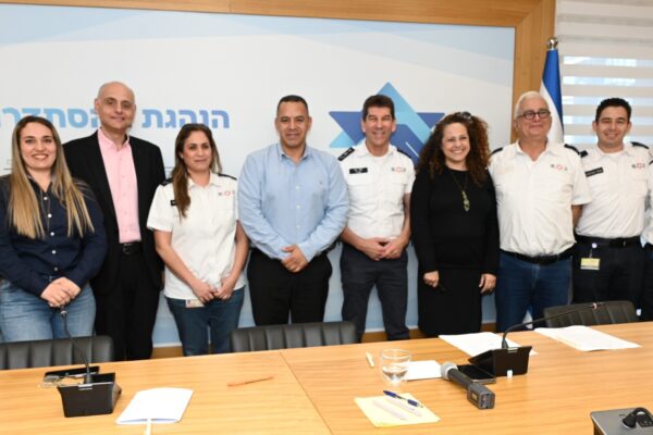 מעמד חתימת ההסכם במד"א (צילום: דוברות ההסתדרות)