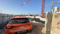 אתר הבנייה בראש העין בו נפל עובד מגובה 4 מטרים ונפצע קשה (צילום: איחוד הצלה)