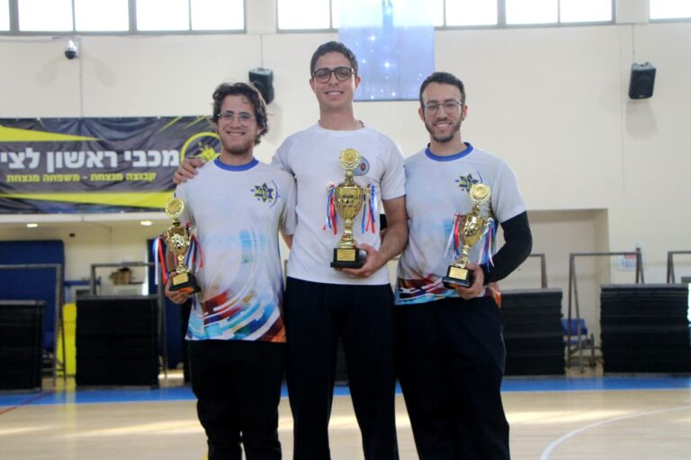 הזוכים בתחרות הגברים (צילום: איגוד הקשתות)