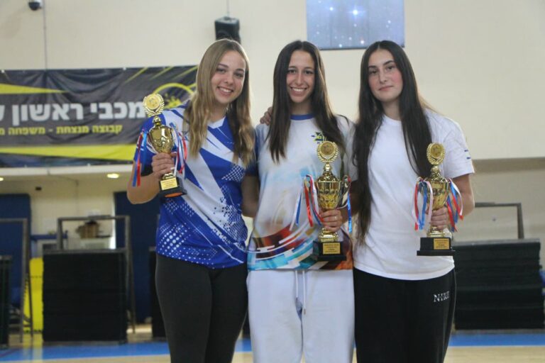 הזוכות בתחרות הנשים (צילום: איגוד הקשתות)