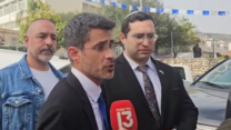 שר הנגב, הגליל והחוסן הלאומי, יצחק וסרלאוף (מימין), עם ראש עיריית קריית שמונה אביחי שטרן (צילום: מאיה רונן)