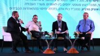 דיון בנושא יחסי עבודה בינלאומיים בזמן משבר בכנס אילת לעבודה. מימין: מנחה הפאנל עו"ד ישי פולק, עו"ד גדי הבר, איציק גורביץ' ופיטר לרנר (צילום: ארן דולב)