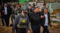 השר לביטחון לאומי, איתמר בן גביר, בסיור בכפר תראבין - דצמבר 2025 (צילום: דודו גרינשפן/פלאש90)