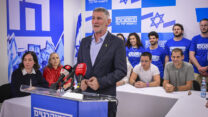 יו"ר הדמוקרטים יאיר גולן מציג מתמודדים לפריימריז (צילום: אבשלום ששוני \ פלאש 90)