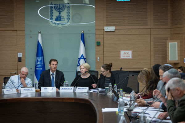 דיון ועדת החוץ והביטחון של הכנסת על חוק הגיוס (צילום: יונתן זינדל/ פלאש 90)