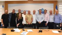 מעמד חתימת ההסכם הקיבוצי לעובדי נשר ברמלה (צילום: יסמין גיל, דוברות ההסתדרות)