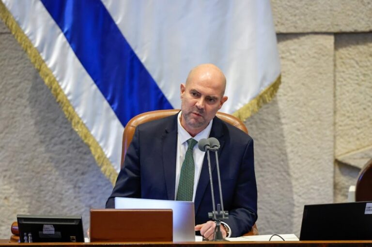 יו"ר הכנסת אלי אוחנה במליאה לציון 77 שנים לכינון הכנסת בט"ו בשבט (צילום: נועם מושקוביץ/דוברות הכנסת)