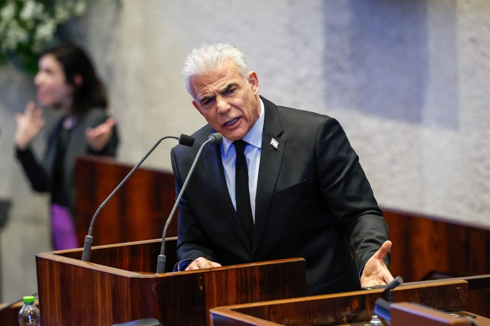 ראש האופוזיציה יאיר לפיד במליאה לציון 77 לכינון הכנסת בט"ו בשבט (צילום: נועם מושקוביץ/דוברות הכנסת) ראש האופוזיציה יאיר לפיד במליאה לציון 77 לכינון הכנסת בט"ו בשבט (צילום: נועם מושקוביץ/דוברות הכנסת)