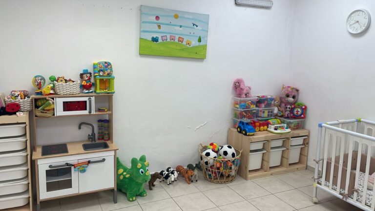 פינת התינוקייה במעון “רימון” (צילום: אלבום פרטי)