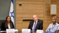 מימין:  משה סמו, מתניהו אנגלמן ופנינה תמנו שטה בדיון בוועדה לביקורת המדינה על העלאת יהודי אתיופיה (צילום: דוברות הכנסת)