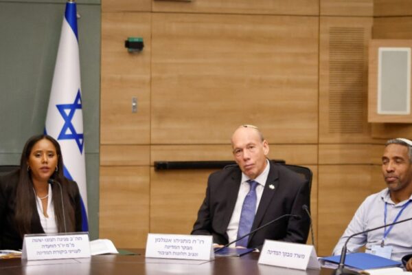 מימין:  משה סמו, מתניהו אנגלמן ופנינה תמנו שטה בדיון בוועדה לביקורת המדינה על העלאת יהודי אתיופיה (צילום: דוברות הכנסת)