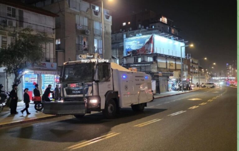 מכתז"ית בכביש ברחוב ז'בוטטנסקי בבני ברק (צילום: רשתות חברתיות)