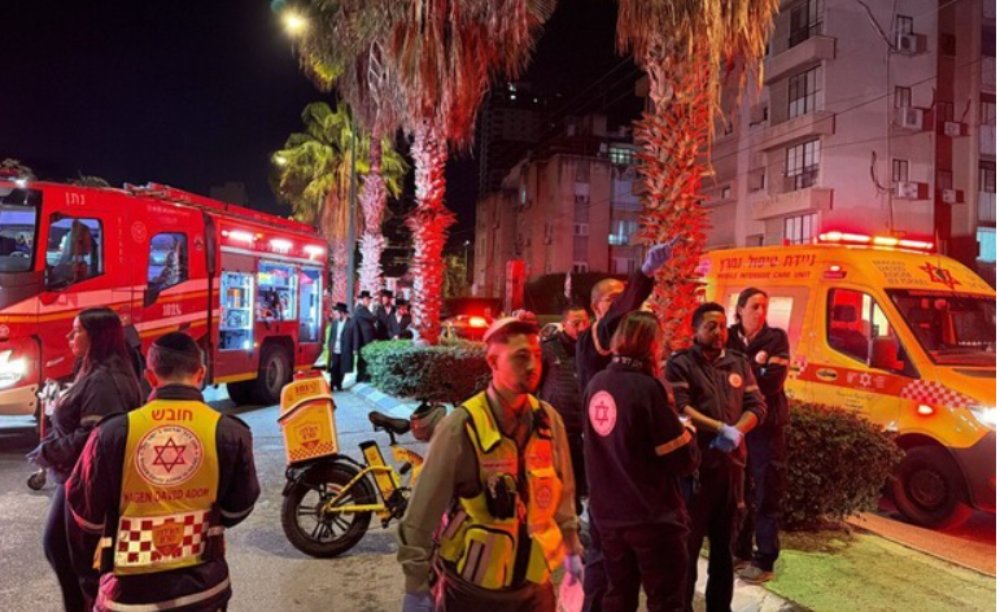 שרפה בדירת מגורים בנתניה (צילום: תיעוד מבצעי מד"א) שרפה בדירת מגורים בנתניה (צילום: תיעוד מבצעי מד"א)