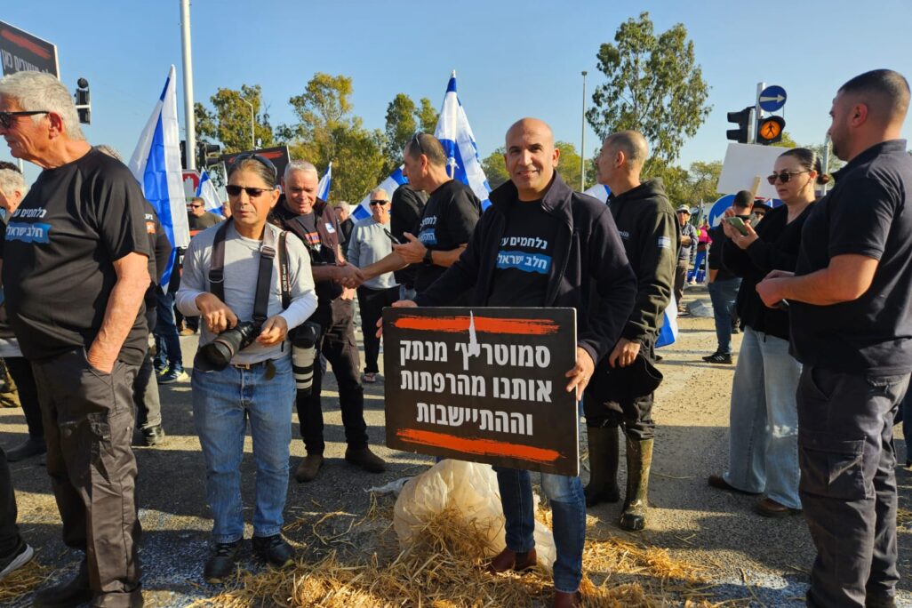 מחאת הרפתנים נגד הרפורמה במשק החלב של משרד האוצר (צילום: מאיה רונן)
