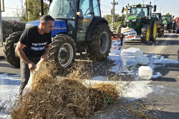 מחאת רפתנים נגד הרפורמה במשק החלב (צילום: מאיה רונן)