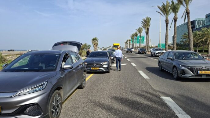 שיירת מחאה נגד האלימות בחברה הערבית (צילום: ג'עפר פרח, מרכז מוסאוא)