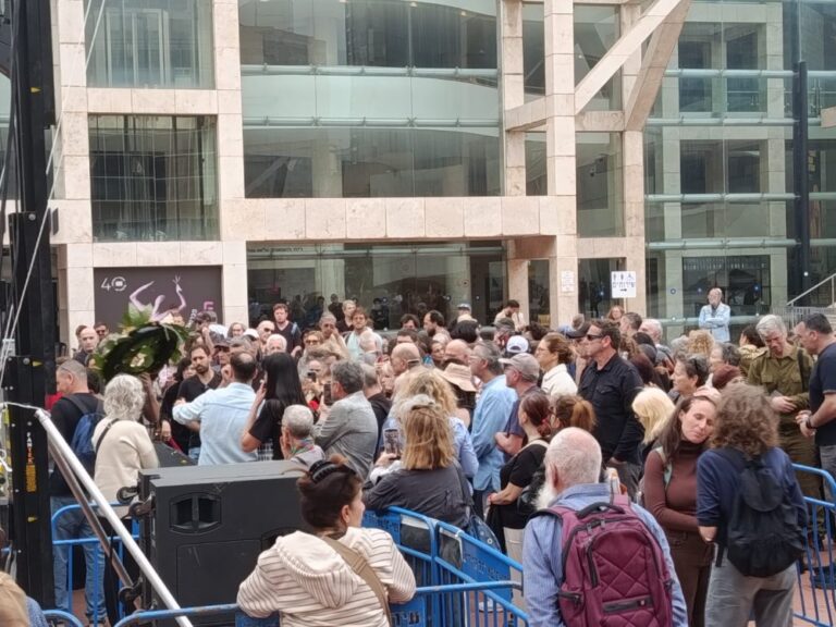 טקס פרידה ממתי כספי ברחבת האופרה בתל אביב (צילום: יניב שרון)