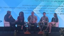 פאנל קידום הסכמים קיבוציים בסוגיות חברתיות בכנס אילת לעבודה. מימין: טלי אוברמן, עו"ד נועם ריף, עו"ד ישי פולק, עו"ד הילה שינוק וניצן צבי כהן (צילום: דבר)