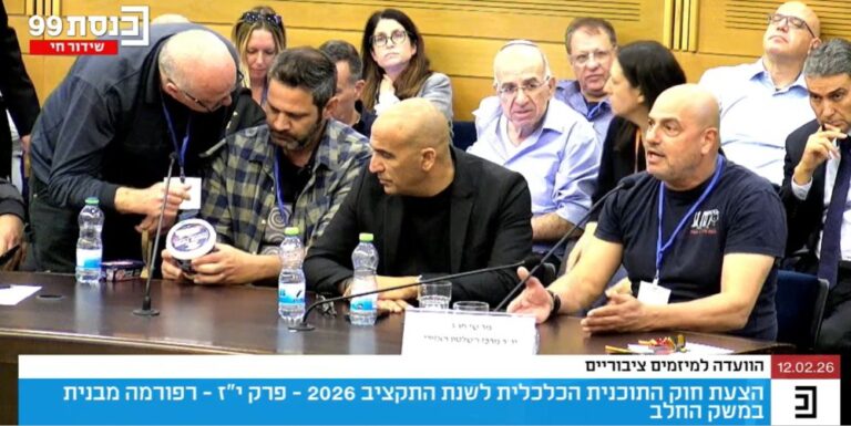 אלי גורן, קיבוץ נגבה, בדיון על הרפורמה במשק החלב (צילום: מאיה רונן)