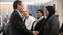 נשיא המדינה יצחק הרצוג במפגש עם משפחות נרצחים מהחברה הערבית (צילום: עמוס בן גרשום/לע"מ)