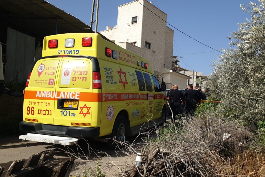 זירת הרצח הכפול באום אל פחם (צילום: תיעוד מבצעי מד"א) זירת הרצח הכפול באום אל פחם (צילום: תיעוד מבצעי מד"א)