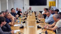 דיון של ההסתדרות ואיגוד עובדי התחבורה על הקמת בסיס שלוויז-אייר בישראל (צילום: דוברות ההסתדרות)