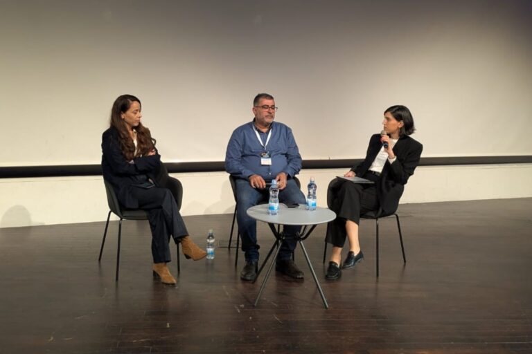 עו"ד ראויה חנדקלו (מימין), ד"ר יעקב ג'נאים ואמיל חטיב במושב שעסק בהשפעות האלימות בחברה הערבית (צילום: דוברות עלם)