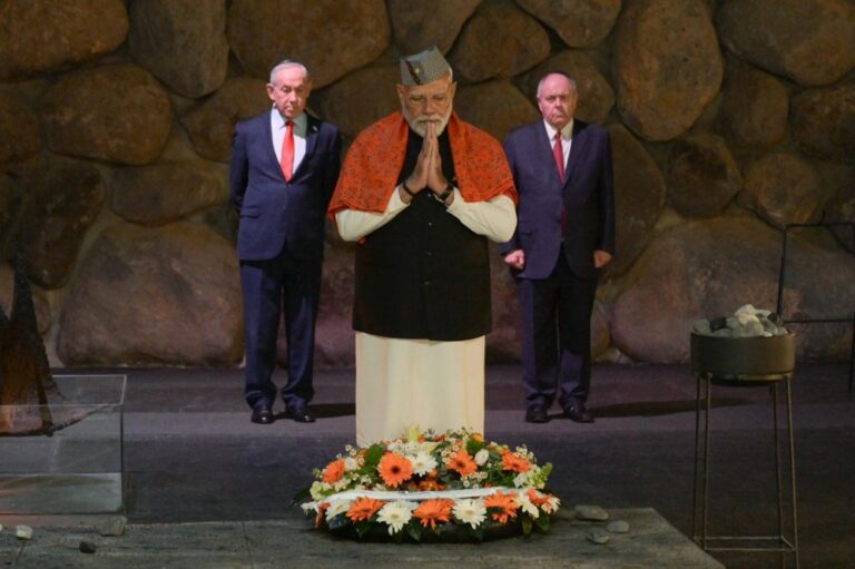 ראש ממשלת הודו נרנדרה מודי בביקור במוזיאון יד ושם (צילום: מעיין טואף/ לע״מ)