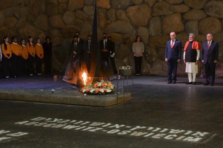 ראש הממשלה בנימין נתניהו וראש ממשלת הודו נרנדרה מודי ב״יד ושם״ (צילום: מעיין טואף/ לע״מ)