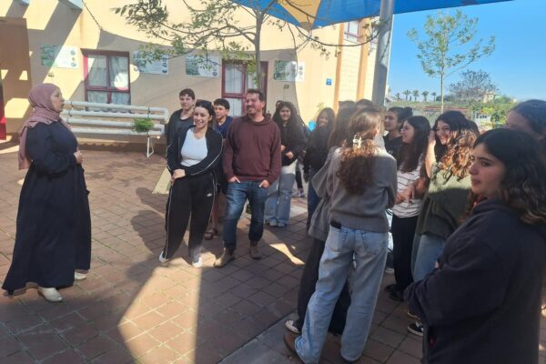 ביקור תלמידי בית הספר 'דרור גליל' בסכנין עם המחנכת תמארה ראשד (צילום: דרור גליל)