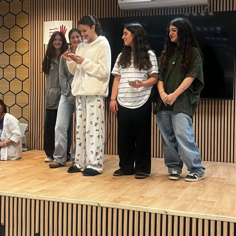 תלמידי 'דרור גליל' בביקור בבית הספר אבן ח'לדון בסכנין (צילום: דרור גליל)