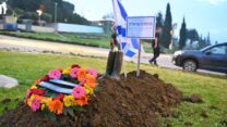 טקס קבורה לענף הרפת הישראלית מול הכנסת, במחאה על הרפורמה בענף החלב (צילום: אלבום פרטי)
