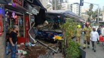 זירת תאונת הדרכים ברחוב קריניצי ברמת גן (צילום: רשתות חברתיות, סעיף 27א' לחוק זכויות יוצרים)