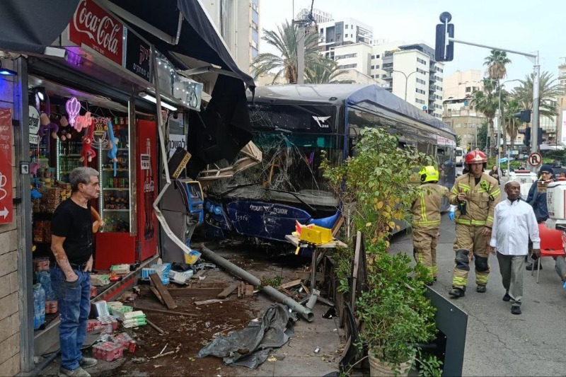 זירת תאונת הדרכים ברחוב קריניצי ברמת גן (צילום: רשתות חברתיות, סעיף 27א' לחוק זכויות יוצרים) זירת תאונת הדרכים ברחוב קריניצי ברמת גן (צילום: רשתות חברתיות, סעיף 27א' לחוק זכויות יוצרים)