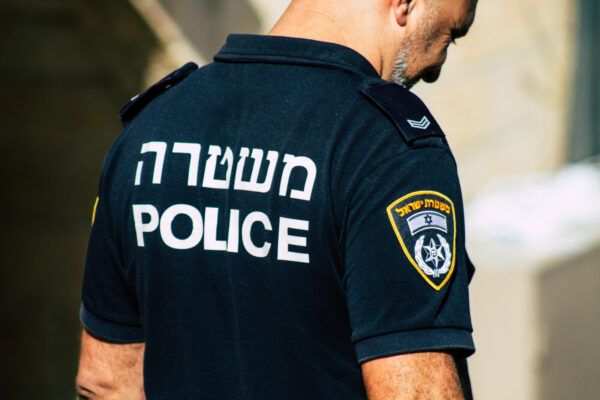 שוטר בסיור בירושלים (צילום: Jose HERNANDEZ Camera 51/shutterstock)